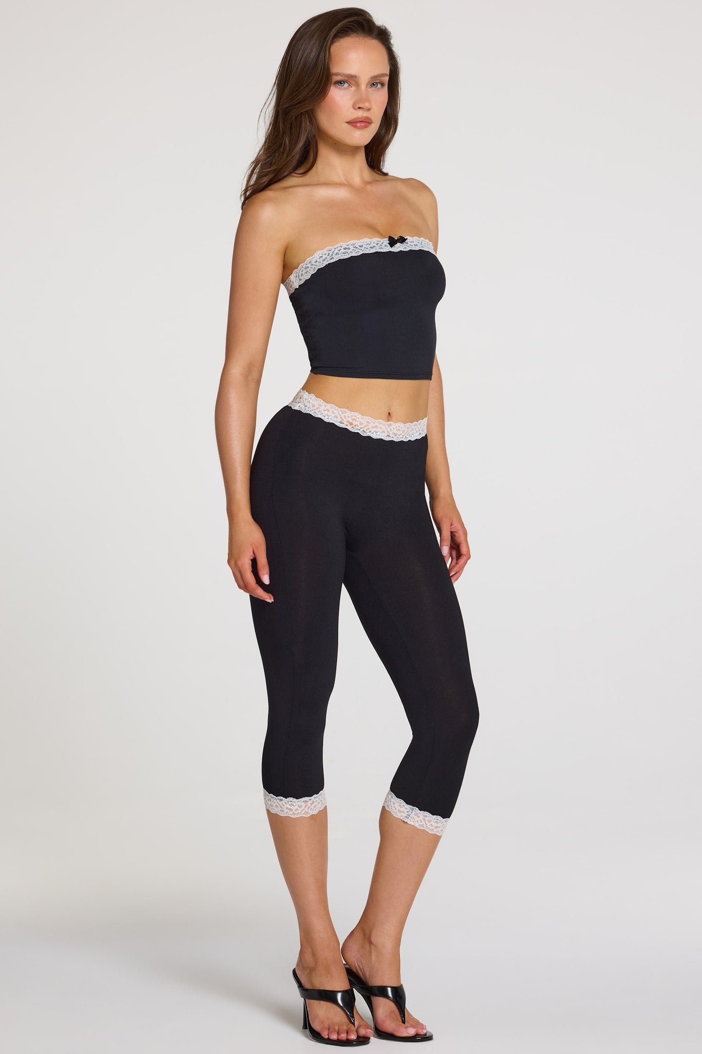 Modal Lace-Trim Mid-Rise Capri Leggings in Black