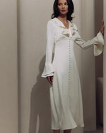 Vestido Midi con Volantes y Botones de Perla