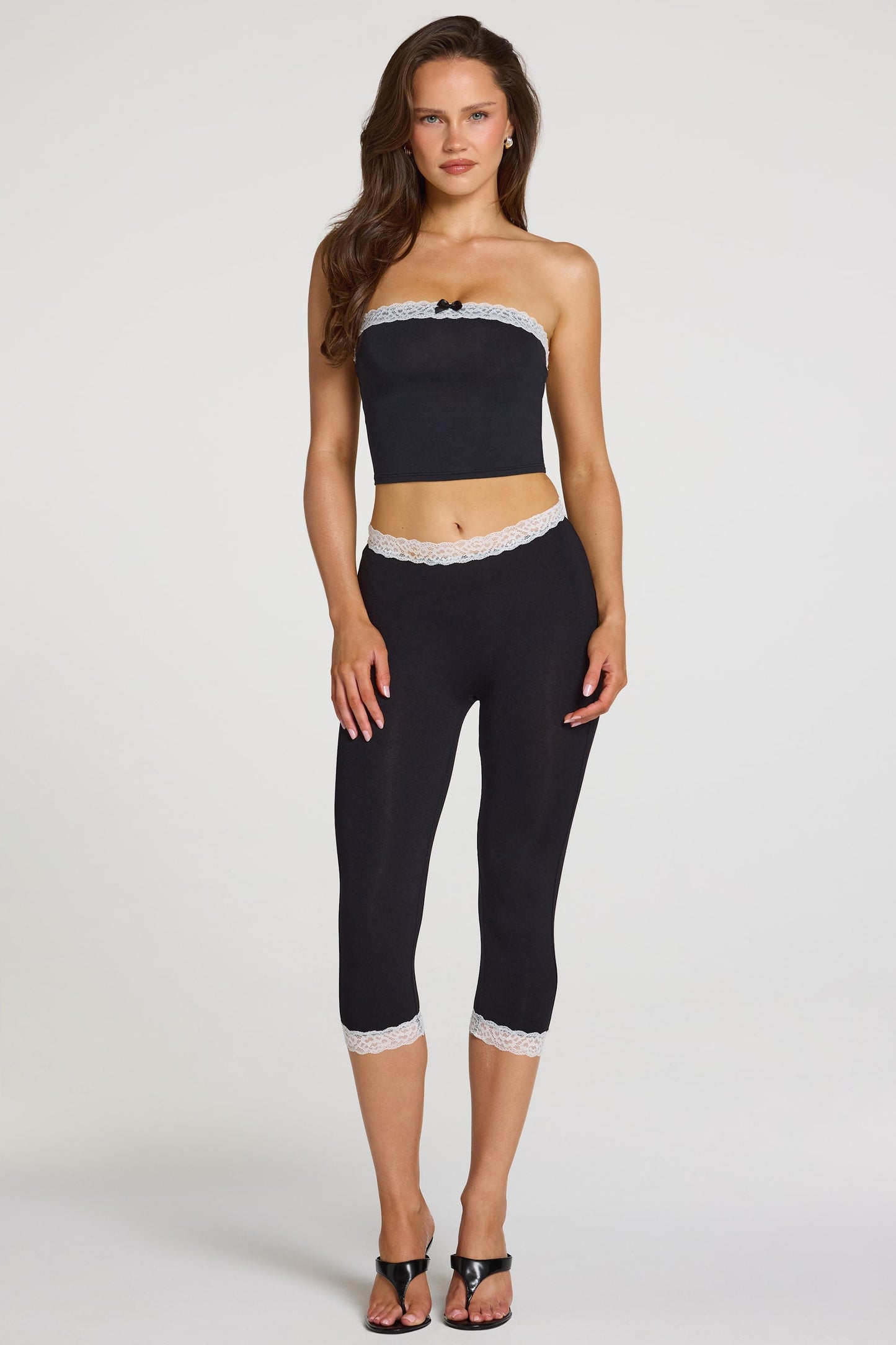 Modal Lace-Trim Mid-Rise Capri Leggings in Black