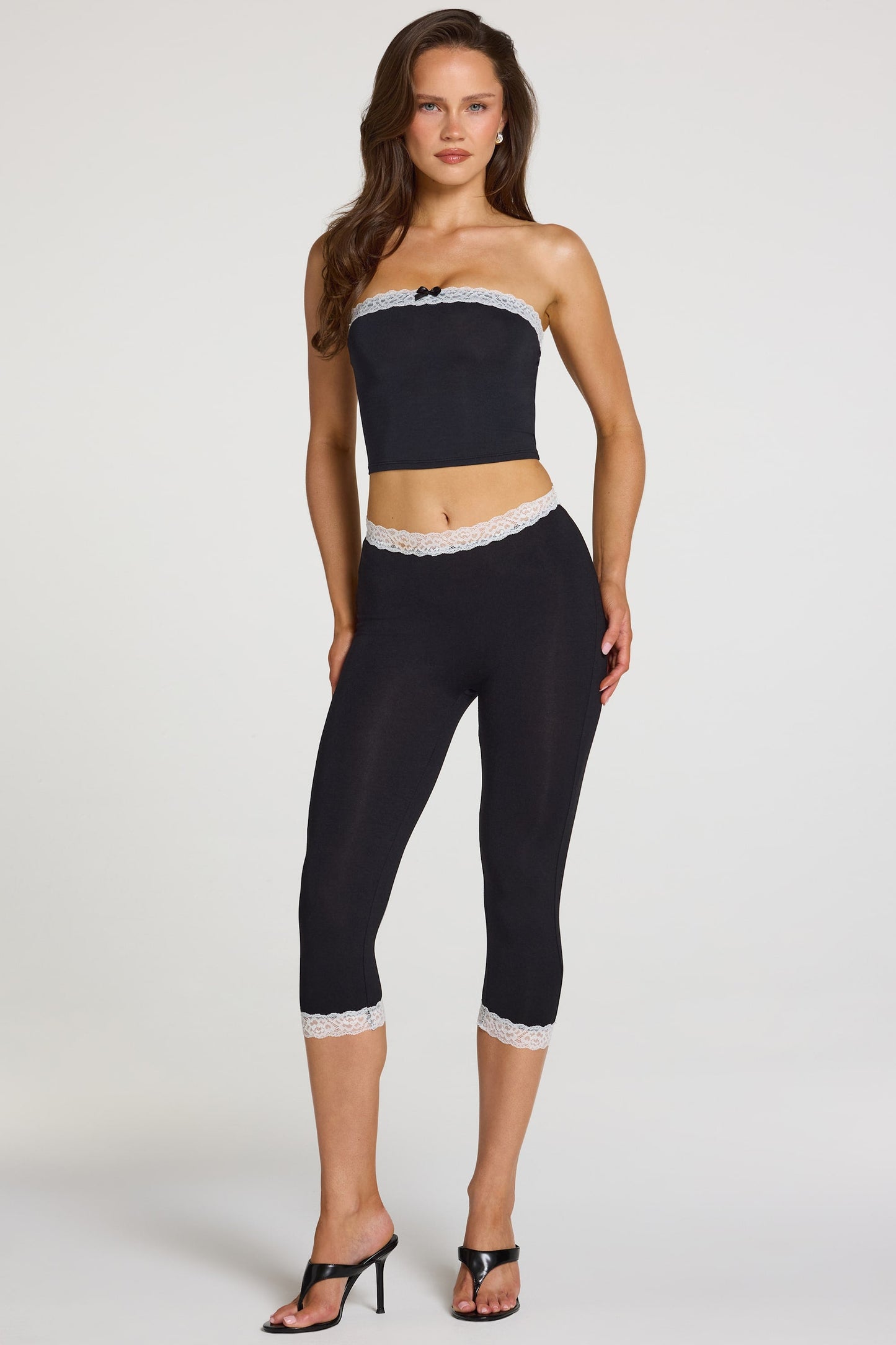 Modal Lace-Trim Mid-Rise Capri Leggings in Black