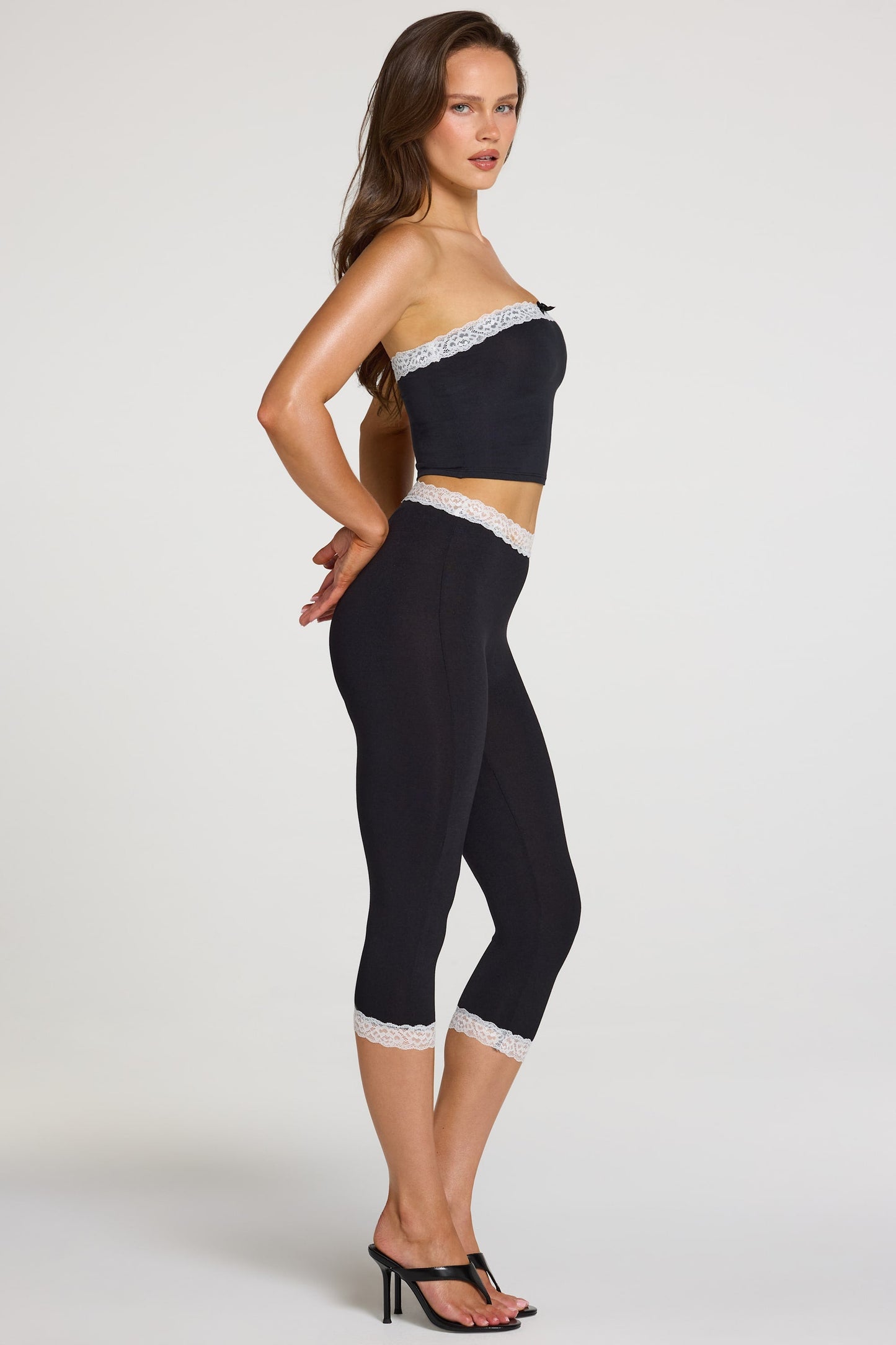 Modal Lace-Trim Mid-Rise Capri Leggings in Black