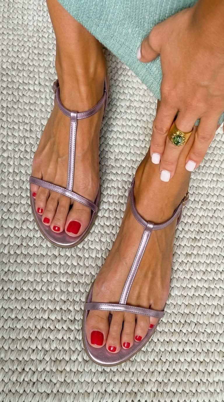 Velora Roma Rosalba – Sandalias Planas Doradas de Primavera para Mujer
