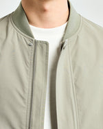 Cazadora Bomber Minimalista