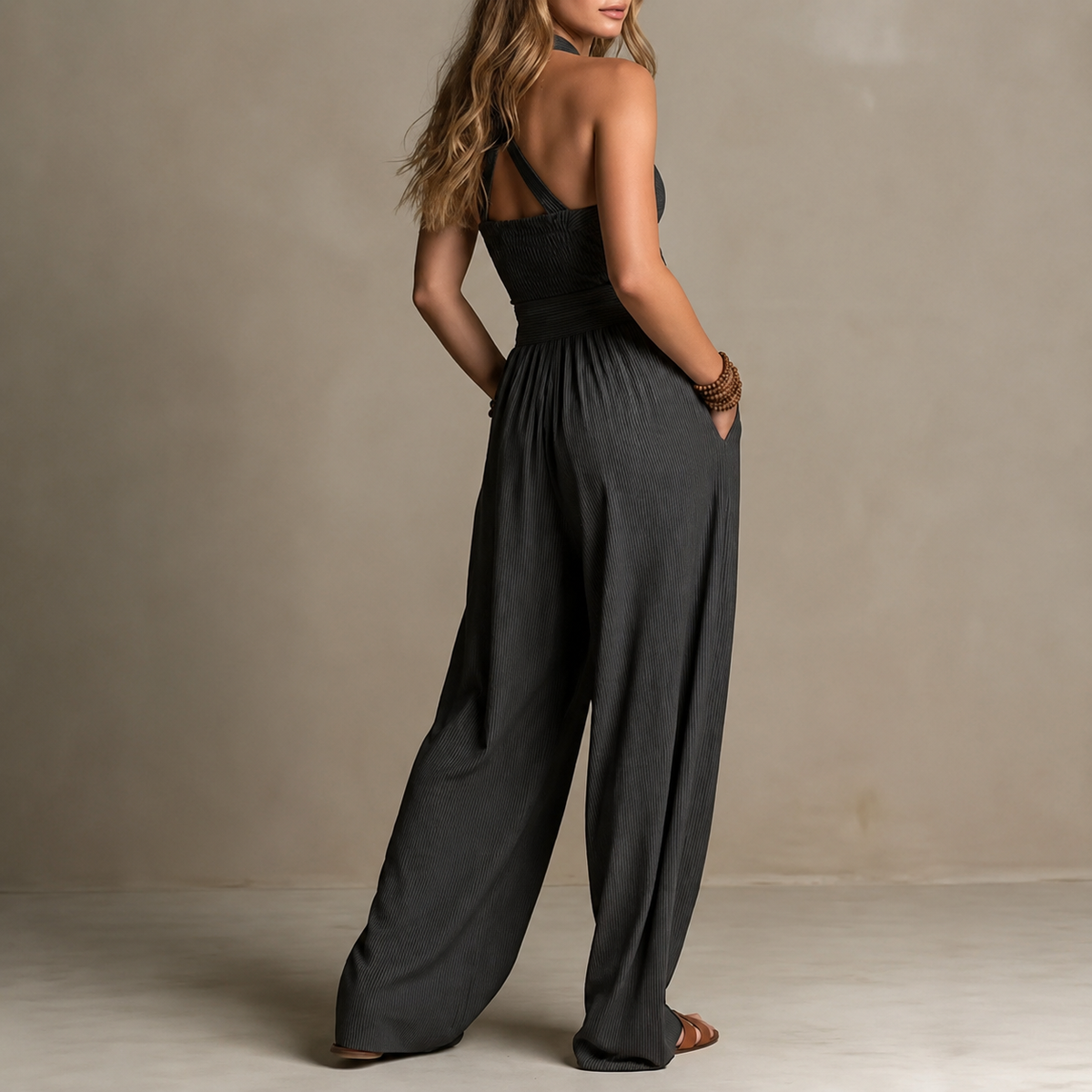 Ariana | Mono Elegante con Cuello Cruzado