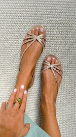 Velora Roma Ginevra – Sandalias Planas Doradas de Elegancia Veraniega para Mujer