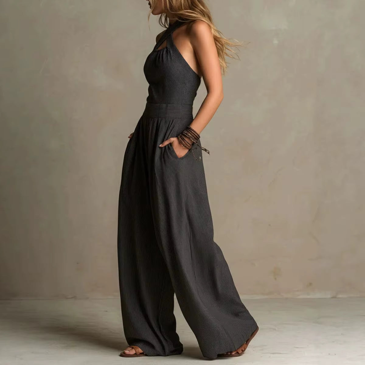 Ariana | Mono Elegante con Cuello Cruzado
